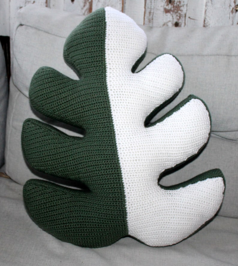 Monstera Pillow crochet pattern image 4