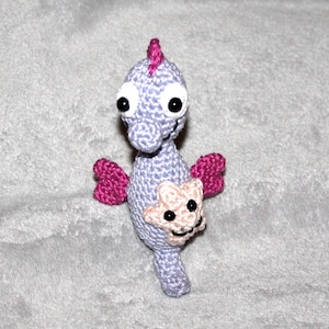 Mini seahorse crochet pattern