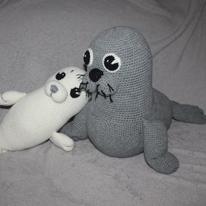 Seal baby with her baby Brenda crochet pattern german version