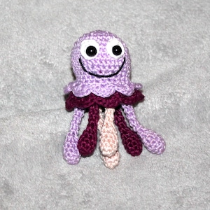 Mini jellyfish crochet pattern