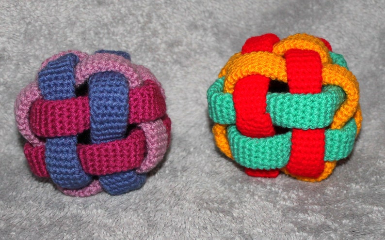 Juguete de agarre bola de colores Instrucciones de crochet Versión en alemán e inglés imagen 1