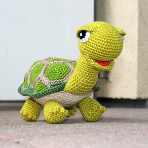 Crochet pattern turtle brown and green image 2