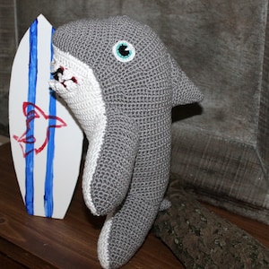 Harry the shark crochet pattern in english