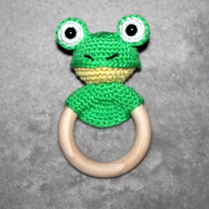 Patron anneau hochet grenouille au crochet image 2