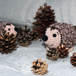 Little hedgehogs Igor and Ines crochet pattern image 2