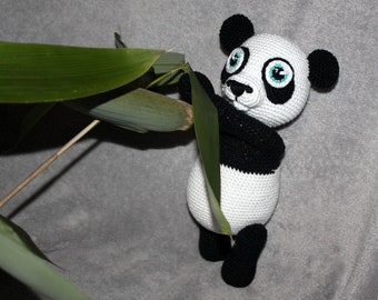 Patron au crochet Paul le Panda version anglaise