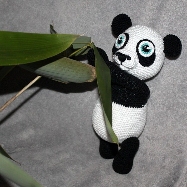 Paul the Panda crochet pattern english version