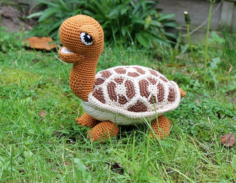 Crochet pattern turtle brown and green image 3