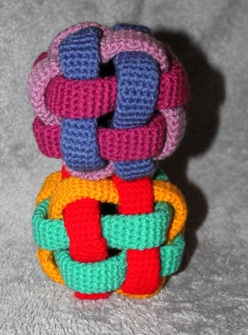 Grasping toy colorful ball crochet instructions German and English version image 2