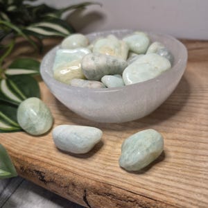 Aquamarine Gemstone Tumbled Stone 20-30mm