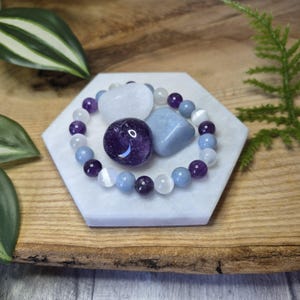 Ängelomfamningsarmband och tumlade stenar – Vägledande ljus – Angelit, Selenit och Ametist – Spirituella och helande smycken bild 2