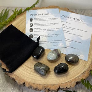 Schutz Edelstein Kit - 5 Trommelsteine mit Info-Karte und Samtbeutel