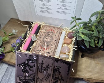 Luxury Tarot Gift Set – Rose Gold Foil Tarot Cards with Crystal Healing Tools & Ritual Essentials