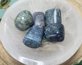 Ruby in Kyanite tumble stone 20-25mm