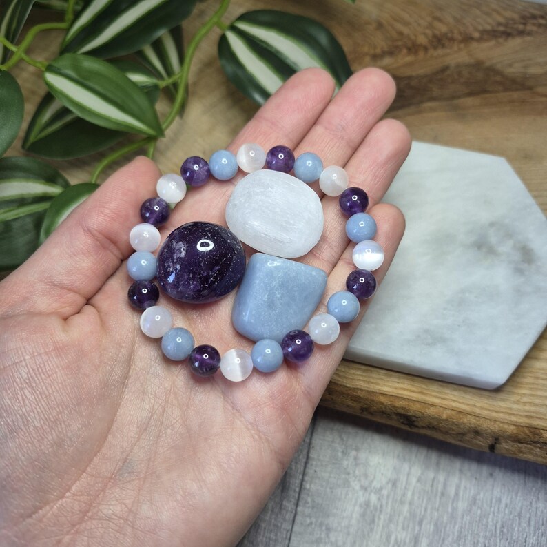 Ängelomfamningsarmband och tumlade stenar – Vägledande ljus – Angelit, Selenit och Ametist – Spirituella och helande smycken bild 3