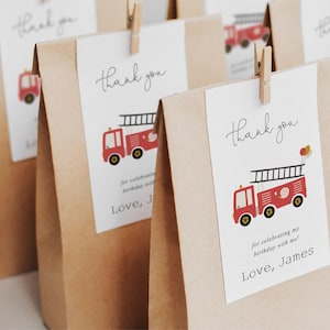 Étiquettes d'anniversaire pour camion de pompiers, étiquettes cadeaux pour pompiers, premier anniversaire, fête de camion de pompiers, étiquettes cadeaux, étiquettes d'anniversaire pour pompiers, étiquette de remerciement, FT2