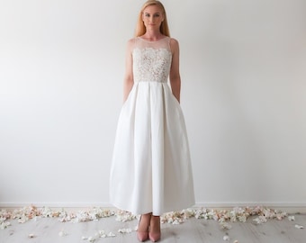 Robe de mariée jupe midi longueur cheville. Haut en dentelle effet seconde peau. Jupe mi-longue en soie. Mariage civil Mairie.