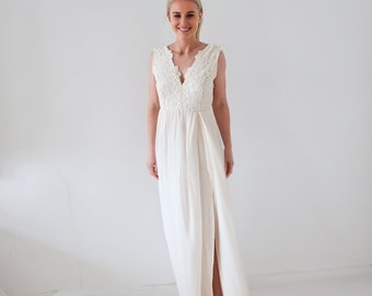 Robe de mariée en dentelle dos nu, jupe fendue couleur champagne. Robe mariage romantique, jupe mousseline fente, plage, boho, champêtre