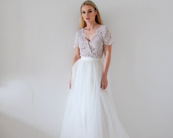 Wedding dress, long tulle skirt, lace top. Tutu and lace wedding dress. Cheap and modern dress. Princess wedding