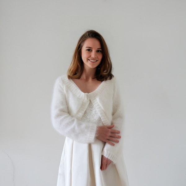 Boléro laine angora pour mariage en hiver. Cache épaule, étole manches longues. Accessoires robe de mariée hors saison