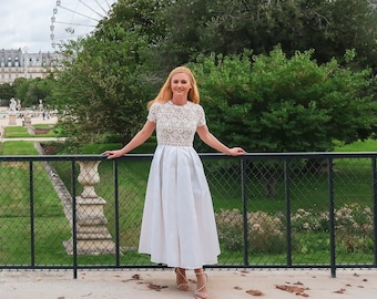 Robe de mariée jupe midi longueur cheville Haut en dentelle col rond. Jupe mi-longue en soie. Mariage civil Mairie. Robe mariage manches