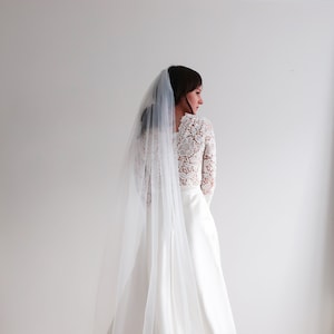 Voile de mariée long en tulle. 2 mètres couleur blanc naturel Accessoire coiffure mariage bohème romantique. Voile cathédrale image 1