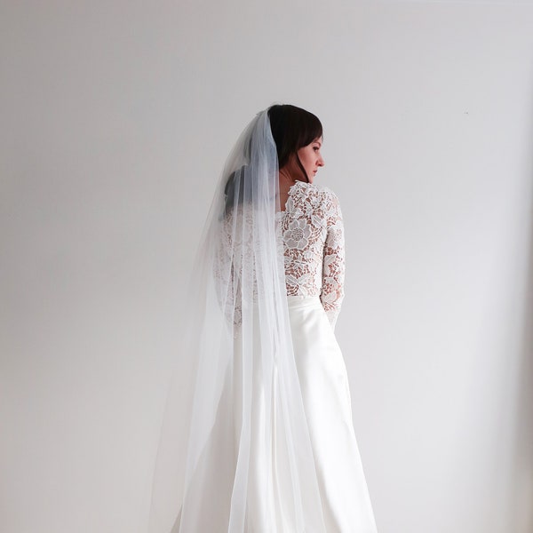 Voile de mariée long en tulle. 2 mètres couleur blanc naturel Accessoire coiffure mariage bohème romantique. Voile cathédrale