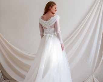 Robe de mariée jupe longue en tulle. Manches longues en dentelle. Robe mariage hiver pas cher. Robe de mariée montagne, hors saison