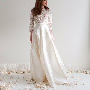Vestido de novia princesa hecho a medida. Elegante vestido romántico de encaje perla champán. Creación artesanal personalizable realizada en Francia.