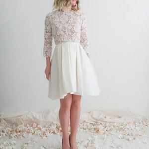 Short Wedding Dress with Silk Skirt – Elegance and Lightness for Your Special Day