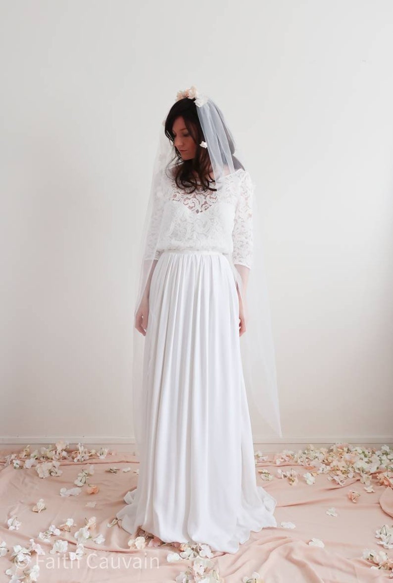 Voile de mariée long en tulle blanc cassé et pétales de fleurs. Accessoire coiffure mariage bohème romantique. image 1