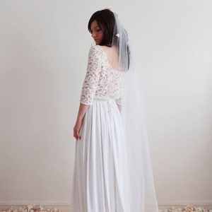 Voile de mariée long en tulle blanc cassé et pétales de fleurs. Accessoire coiffure mariage bohème romantique. zdjęcie 4