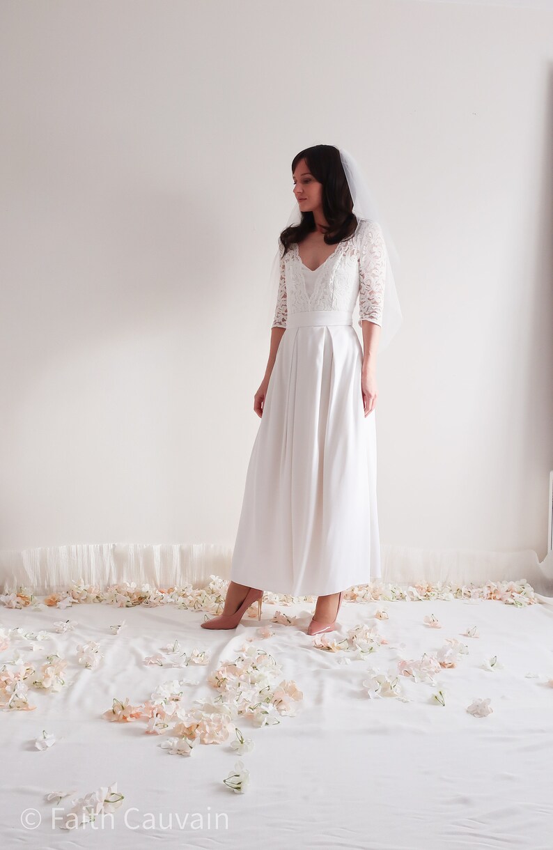 FaithCauvain – ABBIE // Midi length wedding dress, lace bare back, civil wedding. Mid-length silk skirt. Wedding at the Town Hall Mariage Bohème ETSY