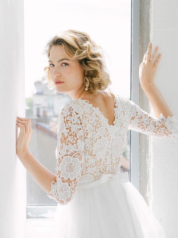 Chic Wedding Dress with ankle lenght Tulle skirt. 3/4 Sleeves & Flowing Tulle for the Modern Bride Chic Wedding Dress with ankle lenght Tulle skirt. 3/4 Sleeves & Flowing Tulle for the Modern Bride
