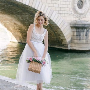 Robe de mariée mi-longue en tulle. Dentelle, tutu léger longueur cheville. Robe fait main en France. T36 Livraison express