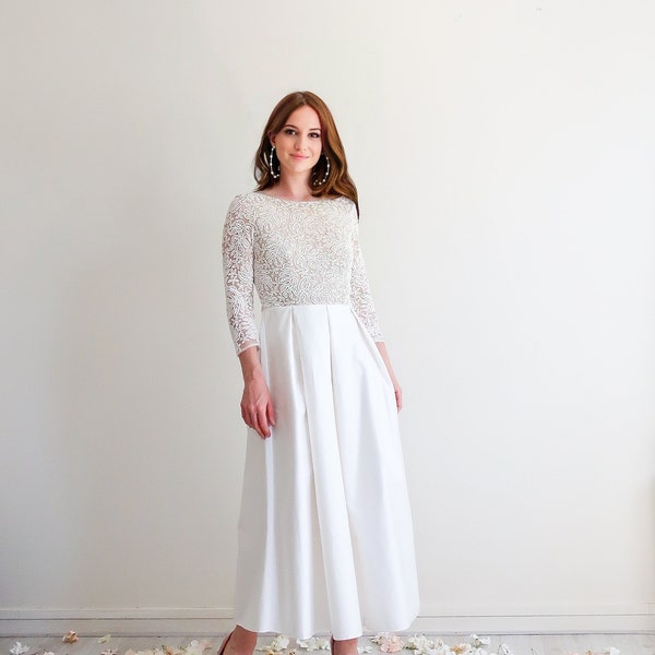 Robe de mariée longueur cheville, jupe midi. Haut seconde peau en dentelle, manches 3/4. Mariage civil pas cher