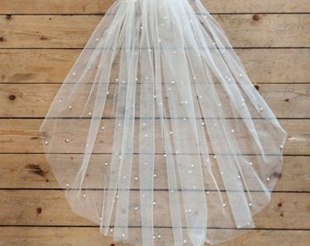 Voile de mariée en tulle et perles. Voile 75 cm, accessoire mariage. Accessoire coiffure tendance mariée