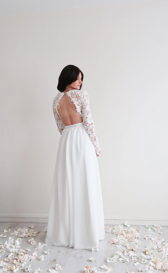 Flowy Wedding Dress with Chiffon Skirt and Lace. Open lace back and long sleeves. Elegant Dress for romantic and bohemian Wedding Flowy Wedding Dress with Chiffon Skirt and Lace. Open lace back and long sleeves. Elegant Dress for romantic and bohemian Wedding