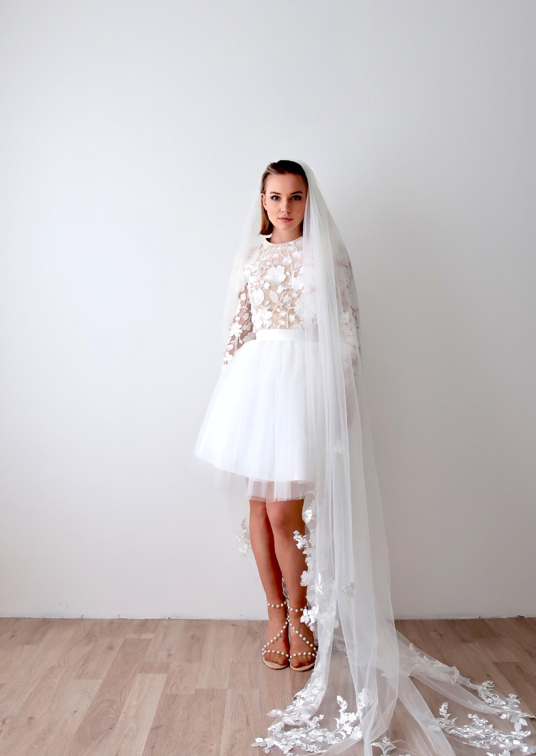 Robe de mariée tutu, dentelle et manches Mariage civil