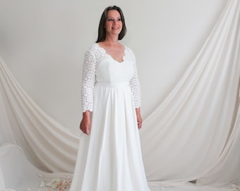 SABRINA Taille unique. Robe de mariée grande taille, dentelle. Manches 3/4 et jupe longue à plis. Robe de mariée bohème