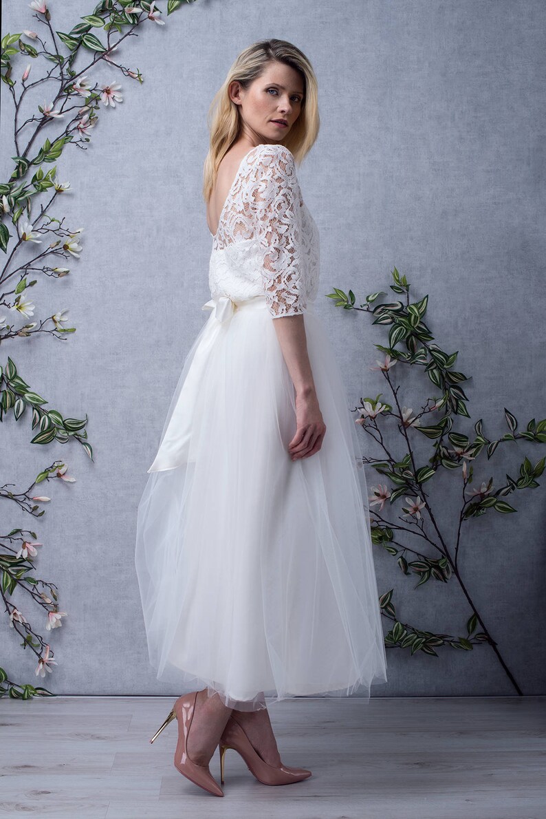 SAMANTHA T36 // Robe de mariée courte, jupe mi-longue en tulle et soie, haut en dentelle écue dos nu et manches 3/4. Robe unique sur-mesure image 2