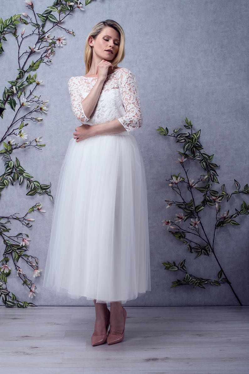 SAMANTHA T36 // Robe de mariée courte, jupe mi-longue en tulle et soie, haut en dentelle écue dos nu et manches 3/4. Robe unique sur-mesure image 3