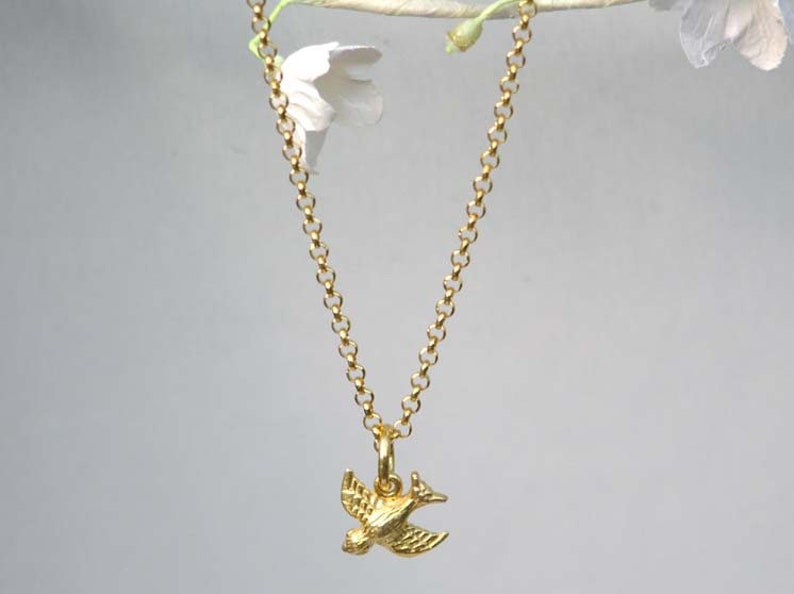 Short necklace with olive branch in gold image 2