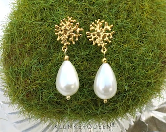 Flowery stud earrings, shell drop, Earrings in white