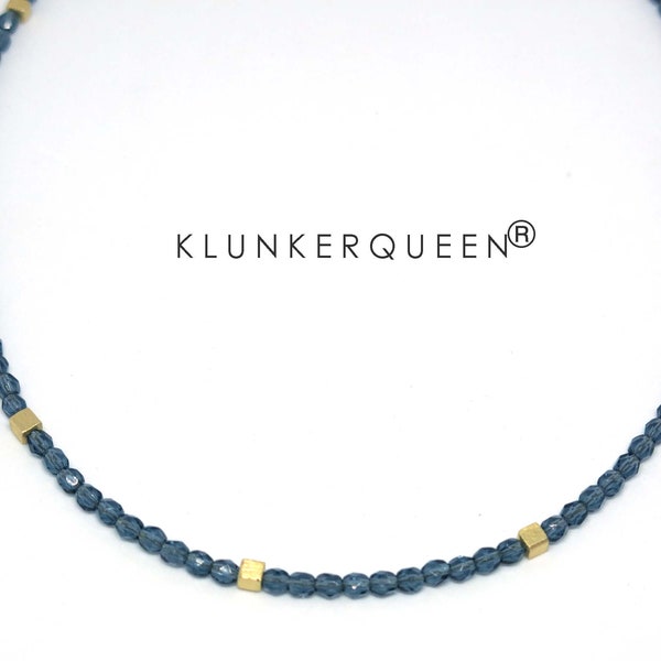 Collier mit blauen, Böhmischen Glasperlen und Goldelementen