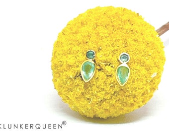 Small, fine ear studs in gold with jade in green, navette shape