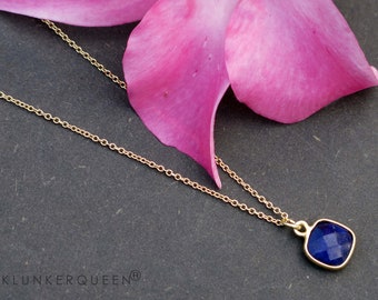 Kette, Gold mit kleinem Lapis Lazuli Anhänger