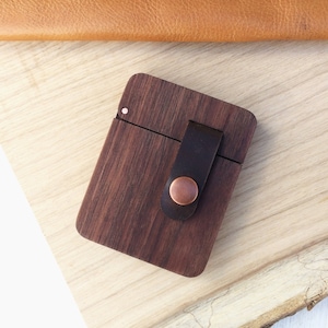 Cartera y tarjetero de madera de nogal