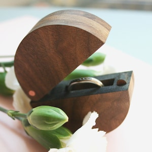 Round walnut wooden ring box