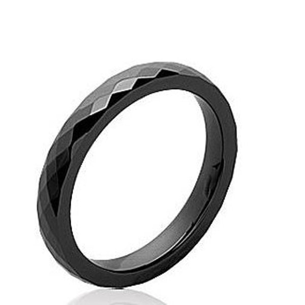 Bague céramique noire à facette